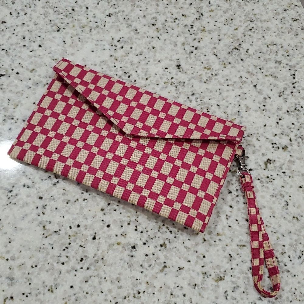 2 Chic Jute pink clutch